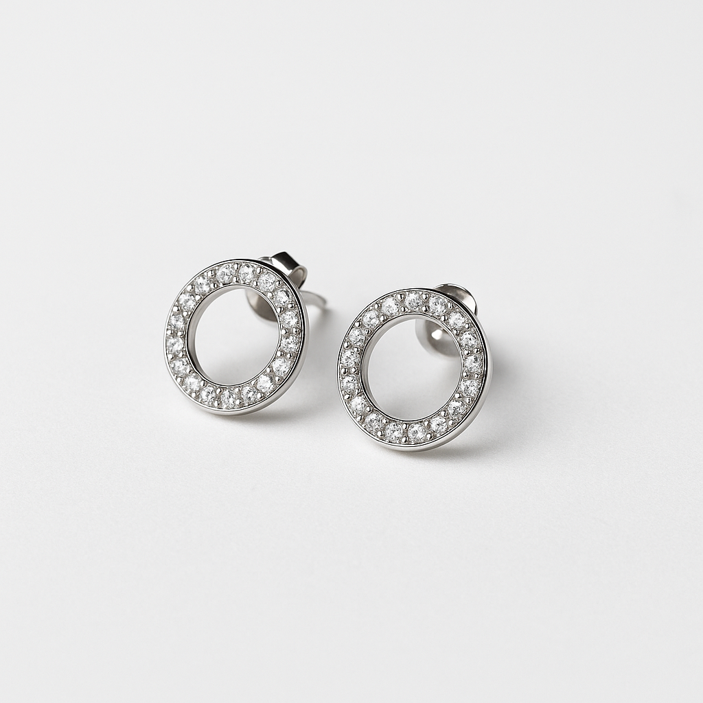 Kör alakú ezüst fülbevaló cirkónia köves díszítéssel 925%