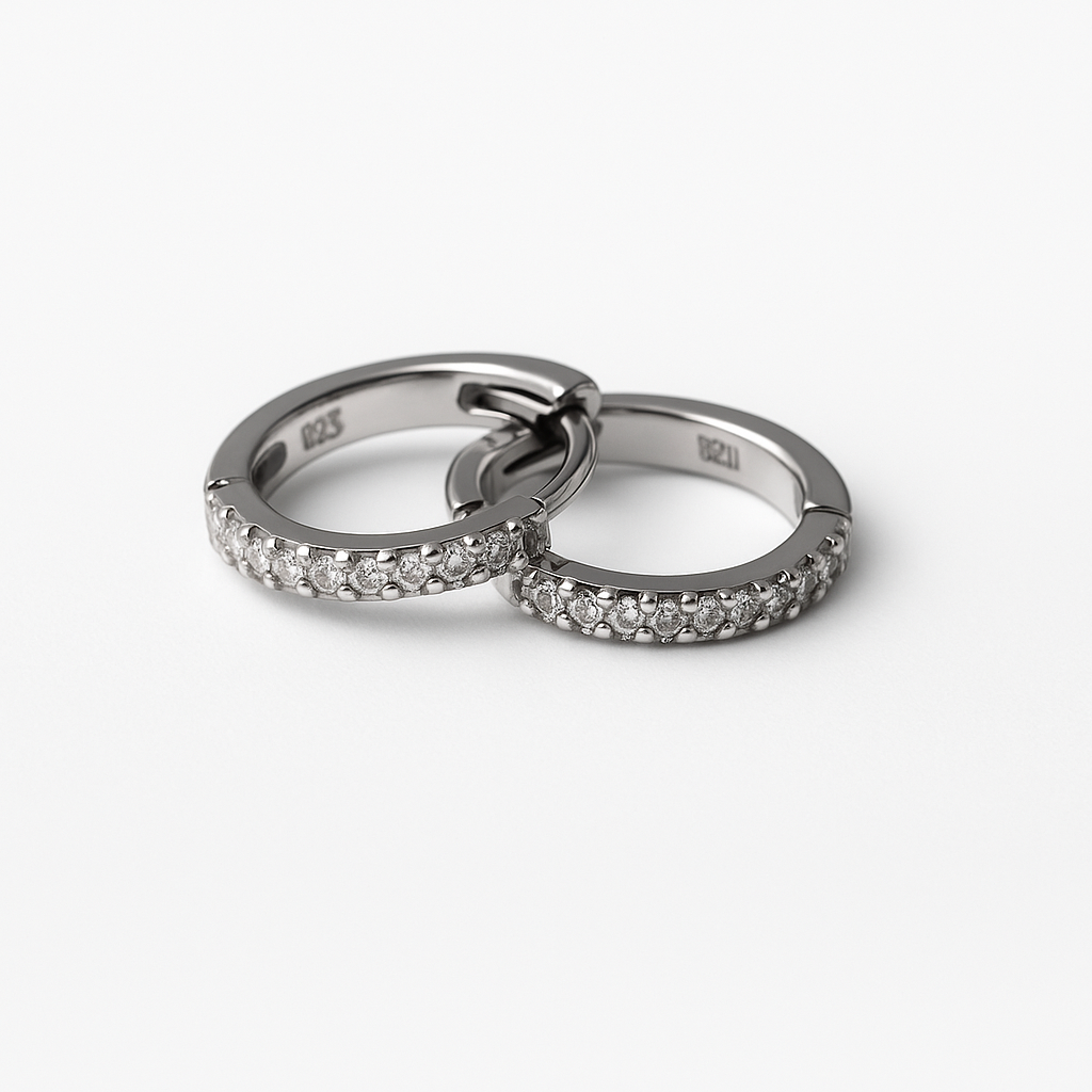 Köves 925 ezüst huggie karika fülbevaló